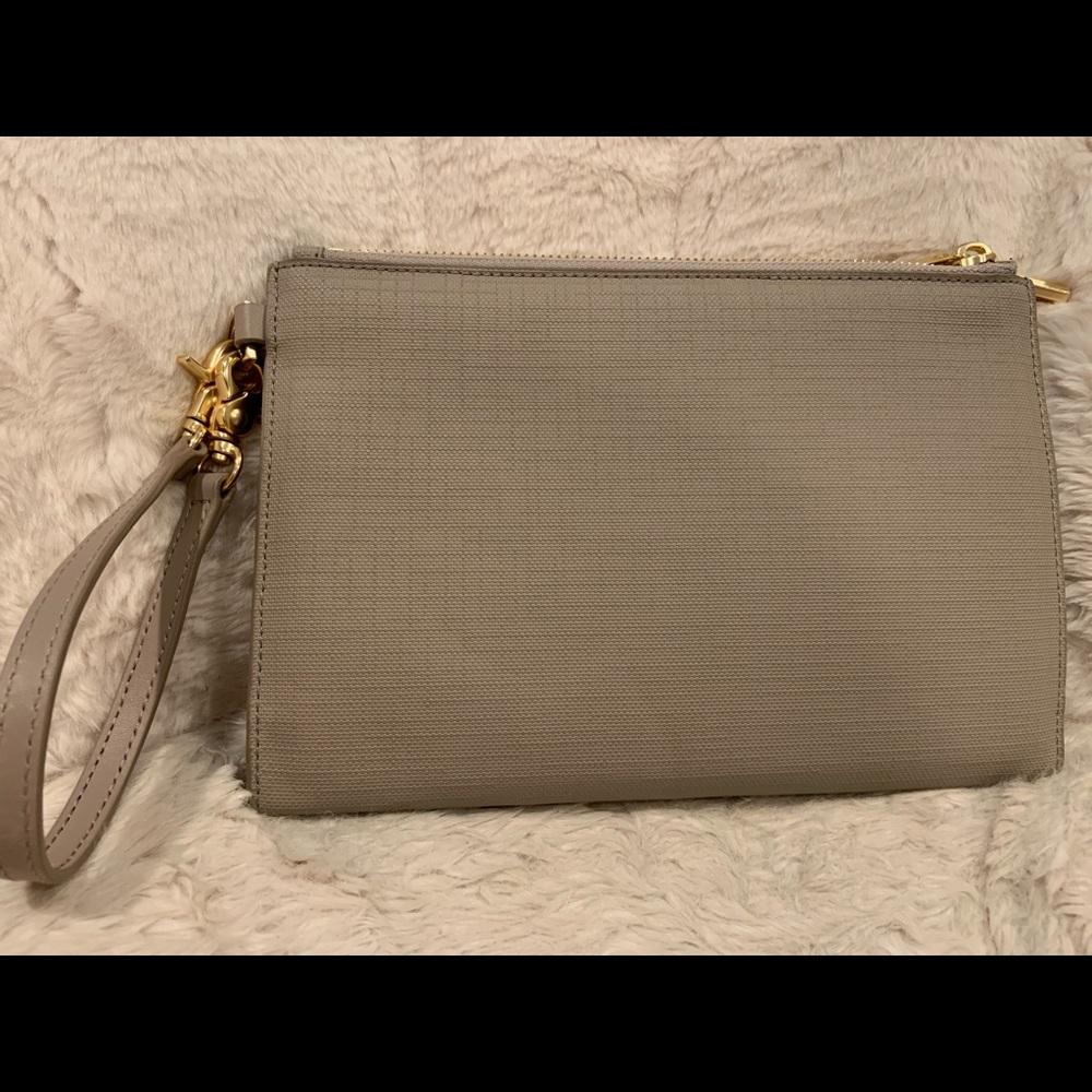 Dagne Dover essential wristlet